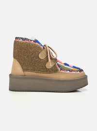 Mannara Kum/Pembe Kadın Bot